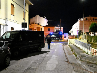Marotta - Fanno saltare il bancomat con esplosivo: quattro arresti in flagranza